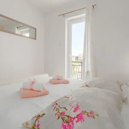 Strandnahes Anamaria Fuer 6 Personen Holiday home Porec