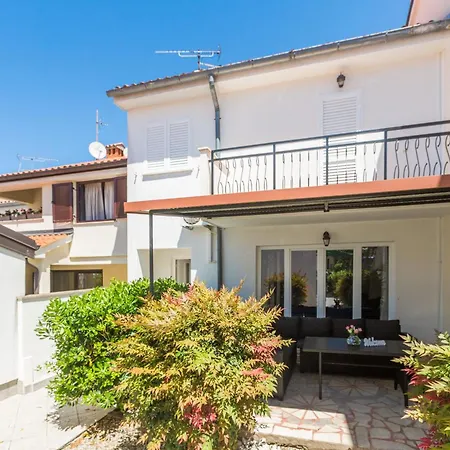 Strandnahes Anamaria Fuer 6 Personen Porec