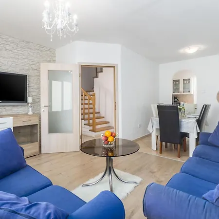 Strandnahes Anamaria Fuer 6 Personen Holiday home Porec